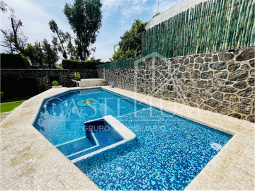 Casa en venta en Fracc. Insurgentes en zona Norte a unos metros de la UAEM