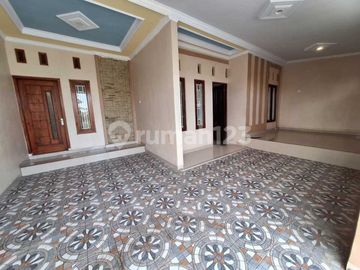Disewakan Rumah dengan Lokasi Nyaman dan Strategis.
