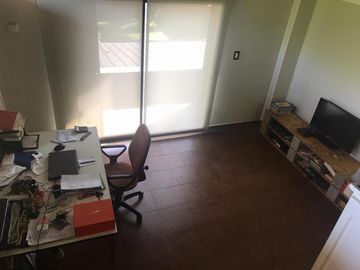 Excelente chalet 5 ambientes  en 3 plantas con gran parque y pileta fte. a Plaza Belgrano ACEPTO DEPTO. PARTE DE PAGO