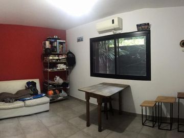 Excelente chalet 5 ambientes  en 3 plantas con gran parque y pileta fte. a Plaza Belgrano ACEPTO DEPTO. PARTE DE PAGO
