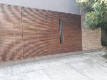 Excelente chalet 5 ambientes  en 3 plantas con gran parque y pileta fte. a Plaza Belgrano ACEPTO DEPTO. PARTE DE PAGO