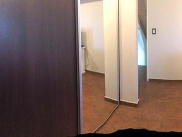 Excelente chalet 5 ambientes  en 3 plantas con gran parque y pileta fte. a Plaza Belgrano ACEPTO DEPTO. PARTE DE PAGO