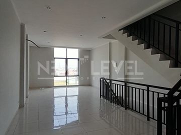 Ruko 3,5 Lantai Baru Serah Terima Kunci Di Summarecon Crown Gading Setia Asih Tarumajaya Bekasi Jawa Barat