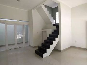 Rumah dua lantai cocok untuk tempat tinggal