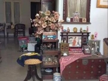 Rumah Terawat Lantai Marmer Bendul Merisi Dekat Plaza Marina