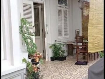 Rumah Terawat Lantai Marmer Bendul Merisi Dekat Plaza Marina