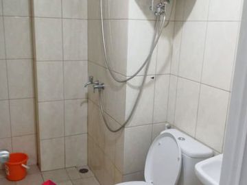 Disewa Apartemen Springlake Azolla 2BR Furnish Lt.Rendah 6 View Pool