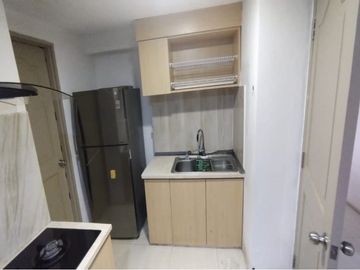 (GA20255-CS) DIJUAL : Apartemen Grand Tropic Lt9 full furnished view kolam renang, Jakarta Barat