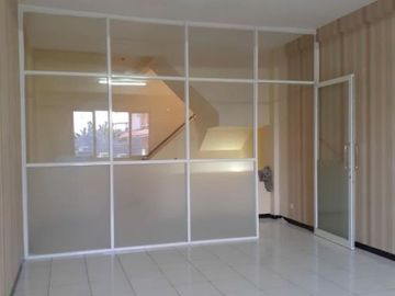 Ruko 3 Lantai di Klampis Jaya, Strategis