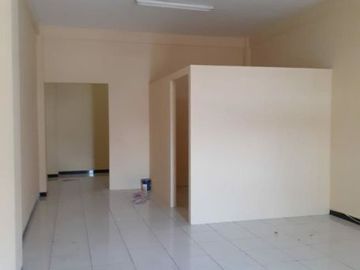 Ruko 3 Lantai di Klampis Jaya, Strategis