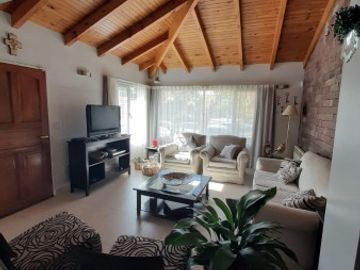 CASA 3 DORMTORIOS BARRIO CUMELEN