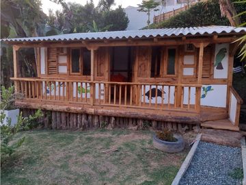 SE VENDEHERMOSA CASA CAMPESTRE VIA MORELIA