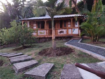 SE VENDEHERMOSA CASA CAMPESTRE VIA MORELIA