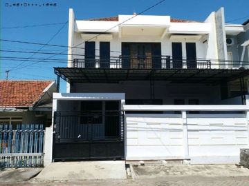 Rumah di Manyar Tirtoyoso, Row jalan : 3 Mobil