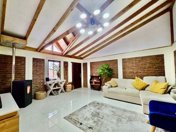Casa ampliada con piscina y quincho en Valle Grande