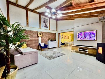 Casa ampliada con piscina y quincho en Valle Grande