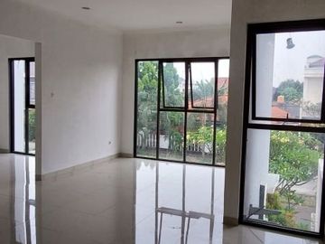 Rumah 2 lantai akses depan rumah 2 mobil di jalan bandung cinere