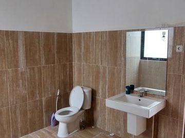 Rumah 2 lantai akses depan rumah 2 mobil di jalan bandung cinere