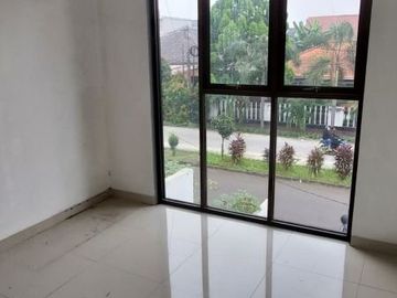 Rumah 2 lantai akses depan rumah 2 mobil di jalan bandung cinere