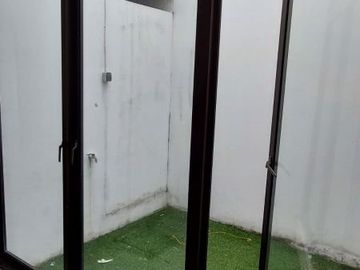 Rumah 2 lantai akses depan rumah 2 mobil di jalan bandung cinere