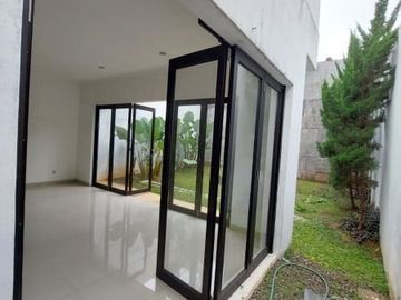 Rumah 2 lantai akses depan rumah 2 mobil di jalan bandung cinere