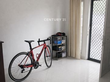 Rumah Full Furnished Di Taman Modern Cakung Renovasi Total LT 200