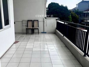 Rumah Full Furnished Di Taman Modern Cakung Renovasi Total LT 200