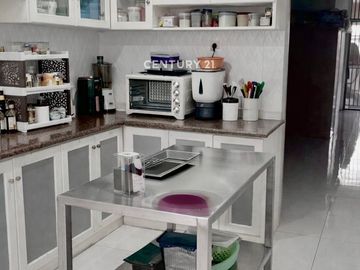 Rumah Full Furnished Di Taman Modern Cakung Renovasi Total LT 200