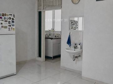 Rumah Full Furnished Di Taman Modern Cakung Renovasi Total LT 200