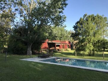 Excelente oportunidad casa de campo en Club de Campo Santa Catalina - Mallmann Propiedades
