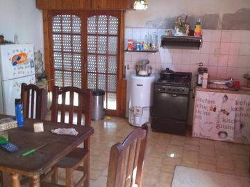 CASA SOBRE BUEN LOTE EN EXCELENTE VALOR DE VENTA