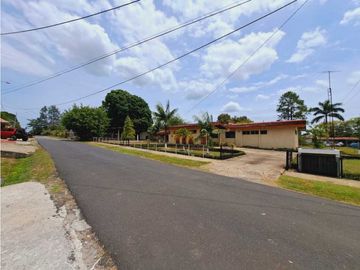 VENDO CASA EN TERRENO  COMERCIAL DE 2383M2 SANTIAGO