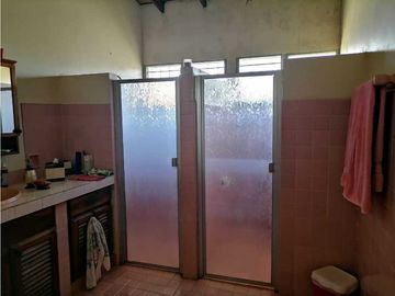 VENDO CASA EN TERRENO  COMERCIAL DE 2383M2 SANTIAGO
