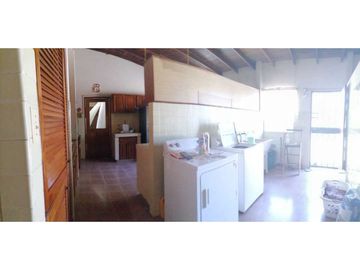VENDO CASA EN TERRENO  COMERCIAL DE 2383M2 SANTIAGO