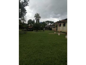 VENDO CASA EN TERRENO  COMERCIAL DE 2383M2 SANTIAGO
