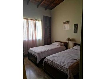 VENDO CASA EN TERRENO  COMERCIAL DE 2383M2 SANTIAGO