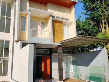 Rumah Mewah Deket Exit Tol Sawojajar