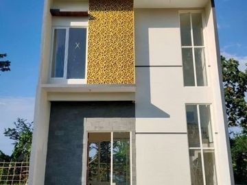 Rumah Mewah Deket Exit Tol Sawojajar