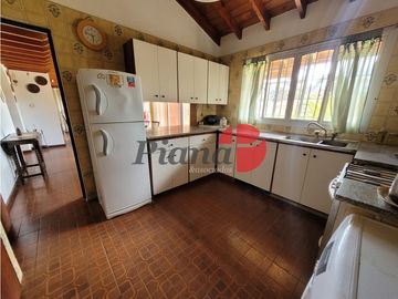 Casa en Venta - Zona Golf - Construcción Solida - Cercana al Mar