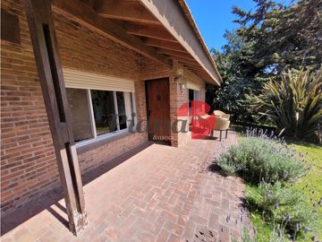 Casa en Venta - Zona Golf - Construcción Solida - Cercana al Mar