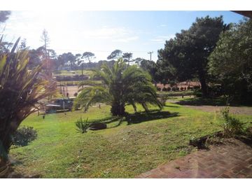 Casa en Venta - Zona Golf - Construcción Solida - Cercana al Mar