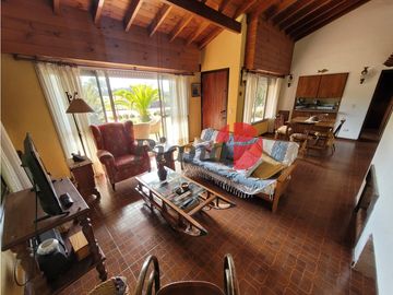 Casa en Venta - Zona Golf - Construcción Solida - Cercana al Mar
