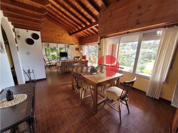 Casa en Venta - Zona Golf - Construcción Solida - Cercana al Mar