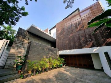 Hangtuah 675M, 3Lantai, Mewah, Pool, Marmer, SHM SHM