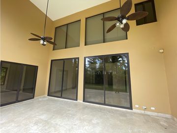 ALQUILO CASA EN COSTA DEL ESTE - URB ANTIGUA