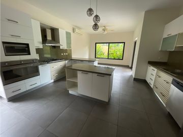 ALQUILO CASA EN COSTA DEL ESTE - URB ANTIGUA