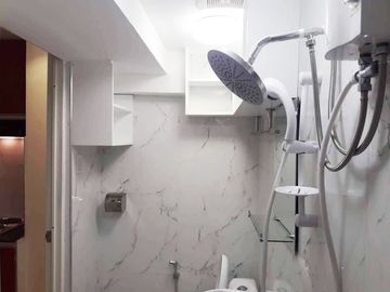 Fully furnished 2 BR unit for sale at Victoria de Makati
