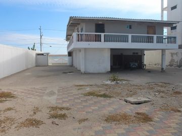 Se Vende Casa Frente al Mar en Brisas de Mar Bravo