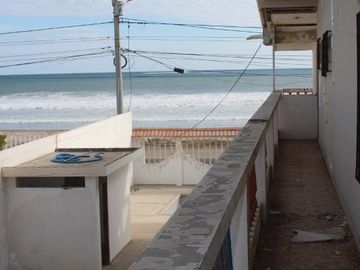 Se Vende Casa Frente al Mar en Brisas de Mar Bravo