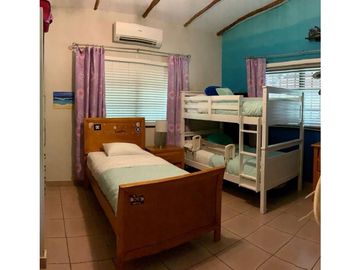 Se vende casa de playa en Costa Esmeralda $ 324,000 AM